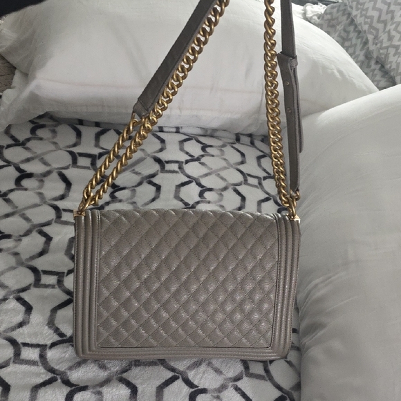 Chanel Metallic Gray Quilted Shoulder Bag - Picture 4 of 9